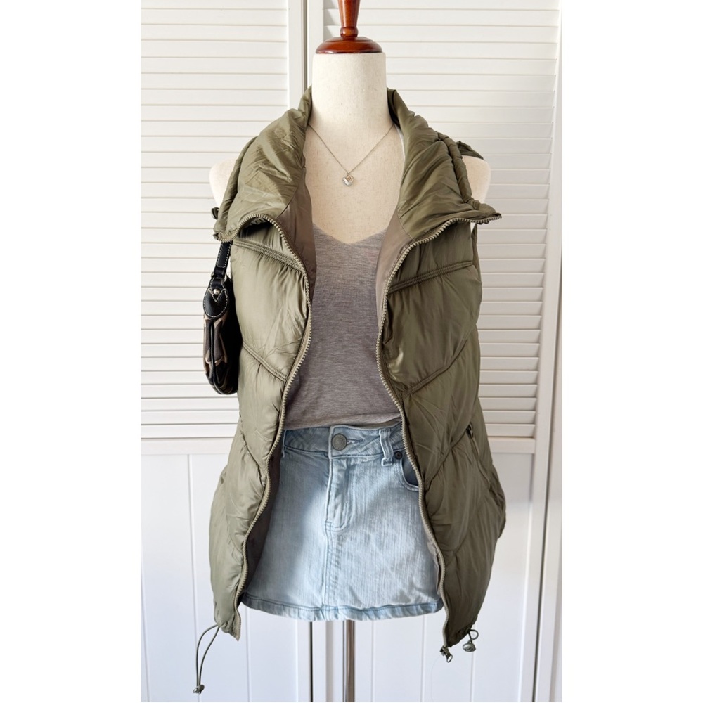 Cotton On Puffer Sleeveless Zip Up Green Vest